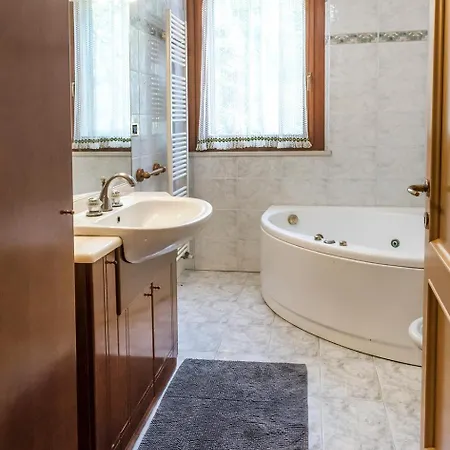 S297 - Sirolo, Pentalocale Con Giardino